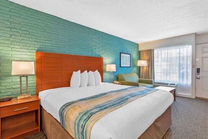 Room 5 of 25