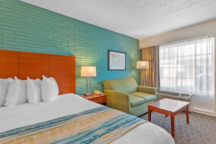 Room 9 of 25