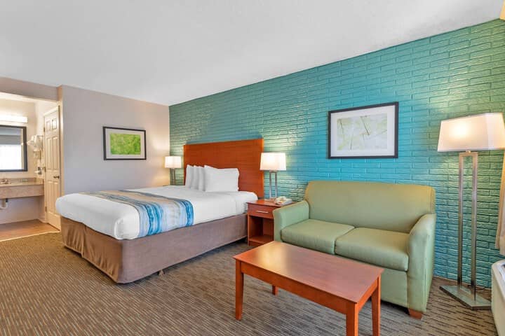 Room 10 of 25