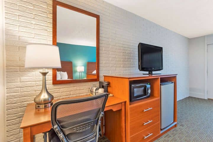 Room 14 of 25